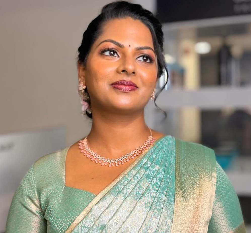 হোটেলের পর চা-দোকানে